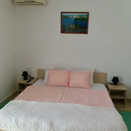 Kornelia Apartament *